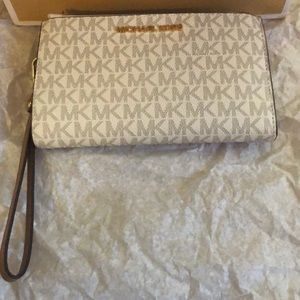 Authentic Michael Kors phone clutch white.